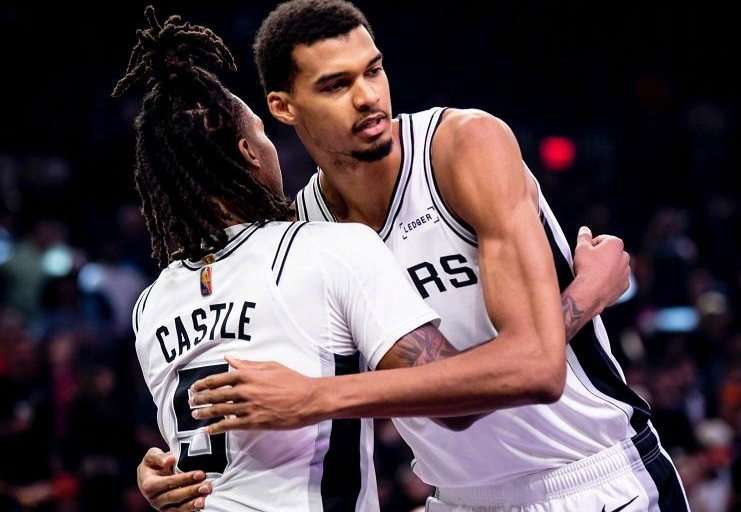 文班今天没打一个有球进攻，全部是无球。G5米奇对文班的保护做到了极致。