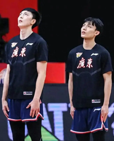 这次后卫没带胡明轩和徐杰，国家队后卫出人意料的都打的极好！
说实话，不否认胡明轩