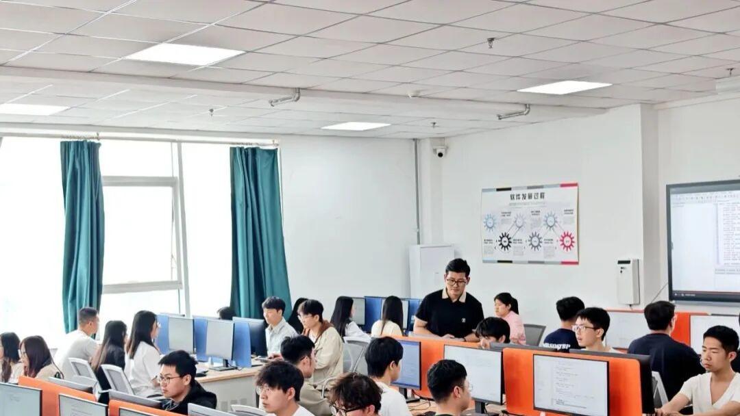 环境育人，河北外国语学院绘就成长新画卷