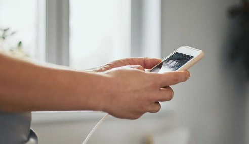 其实早有研究表明“碎片化刷短视频其实并不算休息”！

或许你很享受闲暇时的信息冲