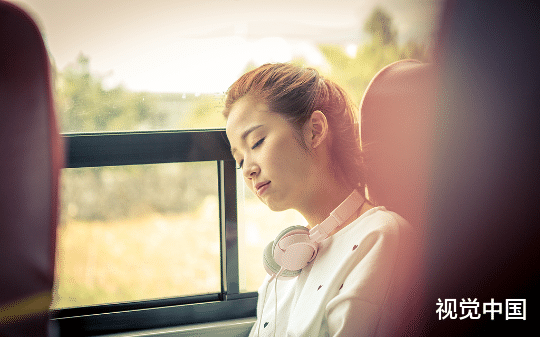 弟弟周岁宴那天，我送的礼物吓了他一跳后我被爸妈送进教养院，可我出院那天爸妈却崩溃了