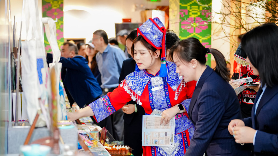 匠韵新生 版权赋能——全国民间文艺试点成果展（广西专场）在京启幕——“三月三 趣广西”文旅推介绽放京