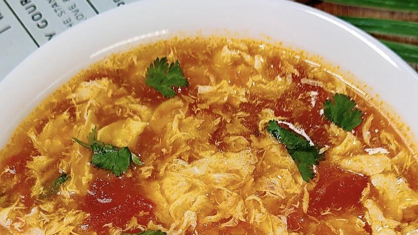 厨房小白也能轻松驾驭，十分钟煮出酸甜浓郁、蛋花如云的完美西红柿蛋汤