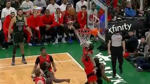 固然莺歌发挥很重要，看球真的要看到内涵，这场打凯尔特人的球不光篮板被爆，防守策略