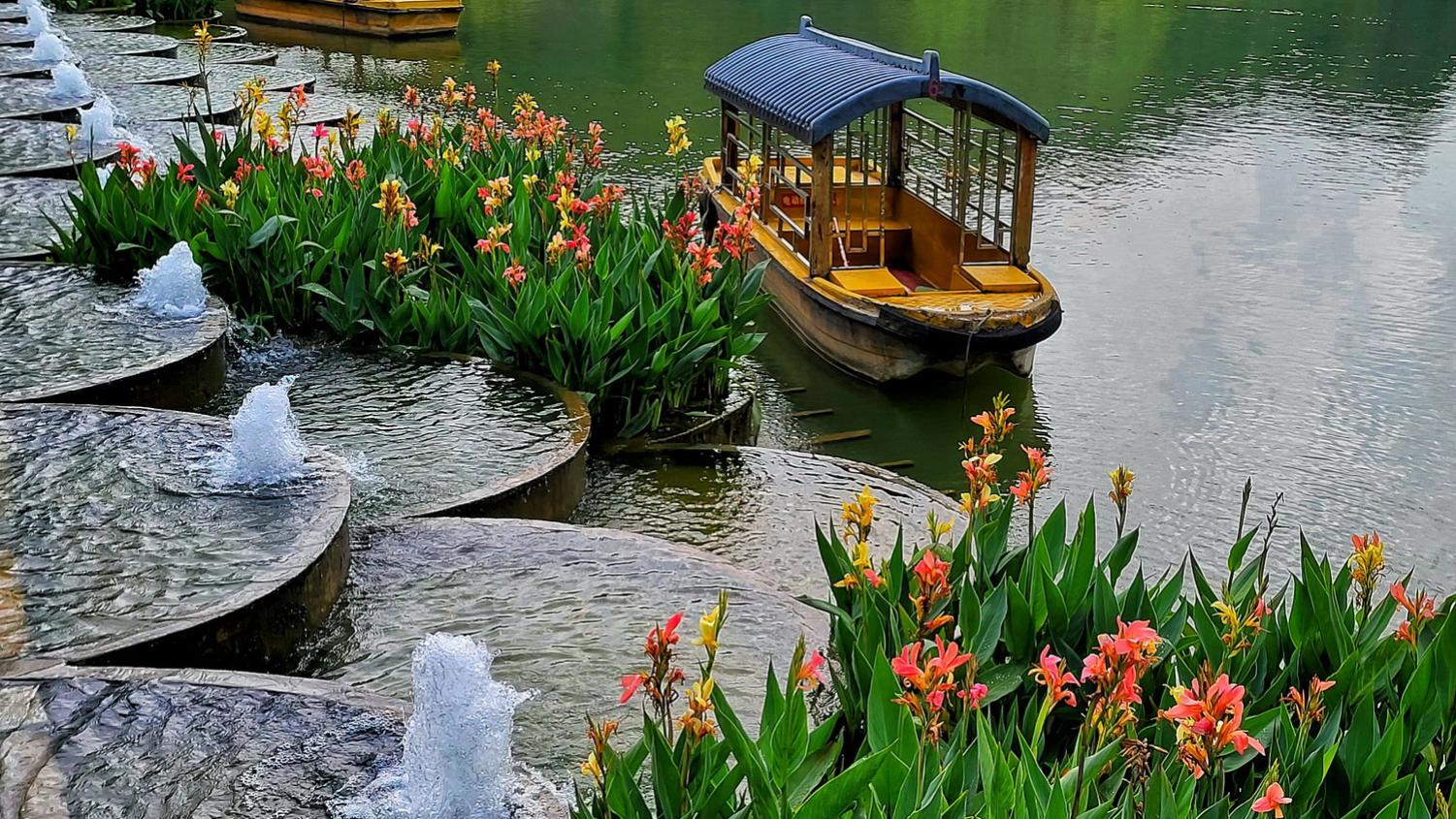 柳州龙潭公园喀斯特山水美景与侗族风情巧妙融合的世外桃源