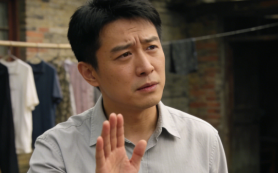 我借调边西省发改委写材料，大舅连夜找上门塞给两条中华：外甥，你是省委领导身边人，这点事不就一句话？