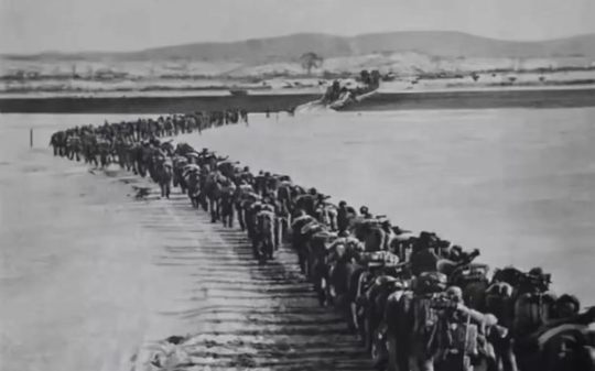 两万五千人死守十二天：他们把自己拆成两百颗钉子，钉在了美军面前