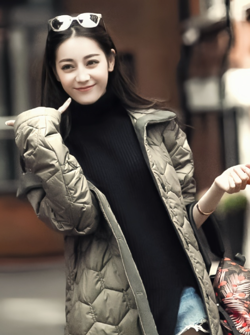 我们的故事发生在夏季，像一碗堆满水果的刨冰