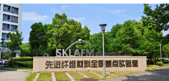  谁能想到传统拔丝地瓜的手法，竟能解锁月壤利用新方式！小小的月壤纤维凝结着科研人