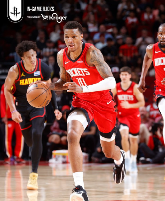 火箭主场22分大胜老鹰终结了对方的11连胜， ​​​​火箭方面杜兰特25分3板6