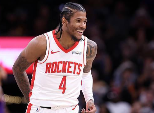 哨子挺公平的，起码不双标，难得吹了亚历山大两次进攻犯规。
10+的分差是两个球队