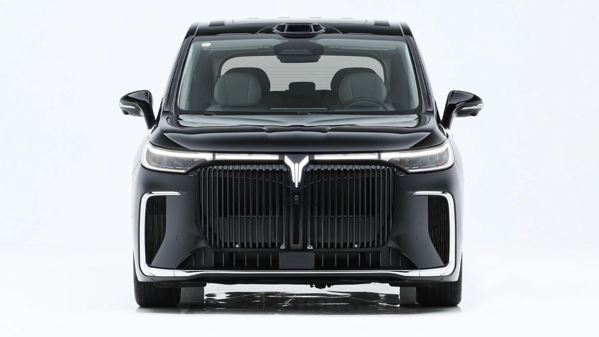 岚图梦想家冠军版限量上市，30.99万搭华为智驾与鸿蒙座舱