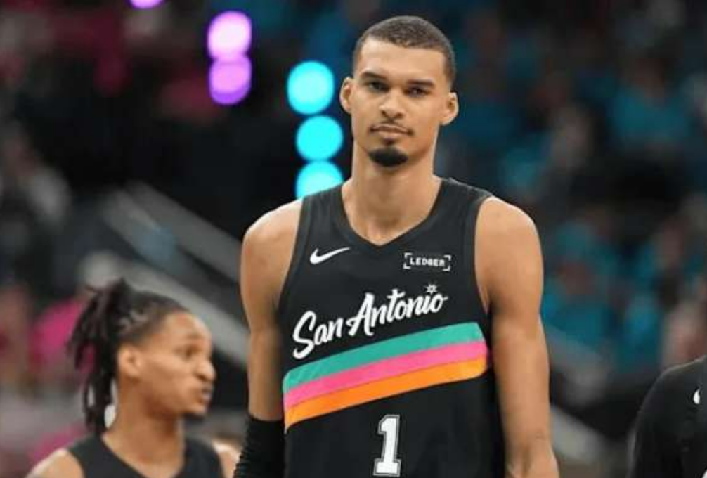 明早八点NBA西决G4雷霆vs马刺，目前比分雷霆2:1领先，西决赛场火药味渐浓，