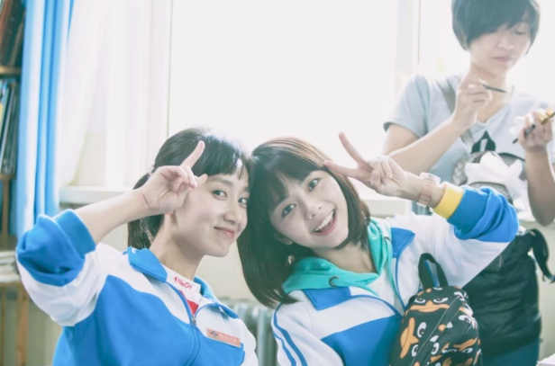 越来越看不懂谭松韵了
你说都35了
还敢演女大学生，而且竟然毫无违和感，简直为她