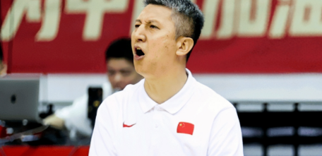 中国男篮主教练郭士强谈接下来世预赛对阵日本的比赛。他表示：日本队已经更换了三次大