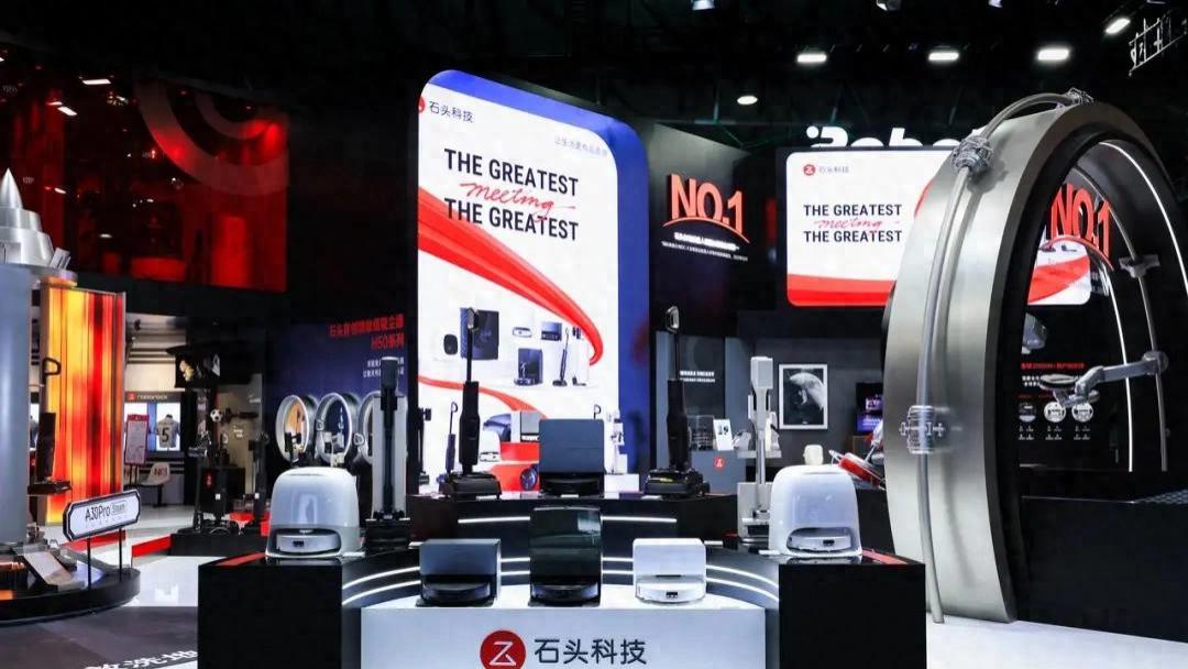 洗地机的狂飙与分化：石头科技如何锚定行业新标准？