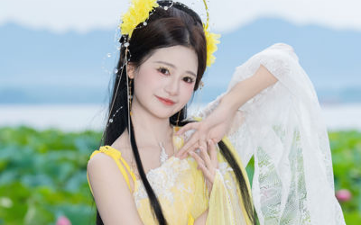 我领到金曲大奖那一刻，丈夫的小青梅突然当众哭诉：清越姐，你怎么能抄袭我的作品去领奖呢？