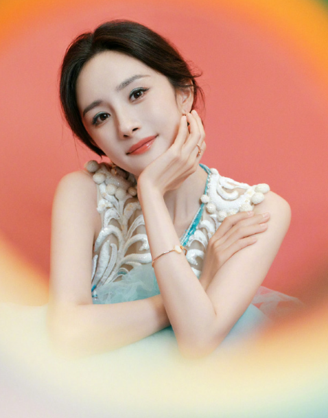 充满童真童趣，俏皮又甜美，太可爱了姐，感觉心都化了