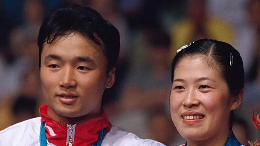 悉尼奥运会羽毛球混双夺冠后，记者向张军说道：请答应我一个要求