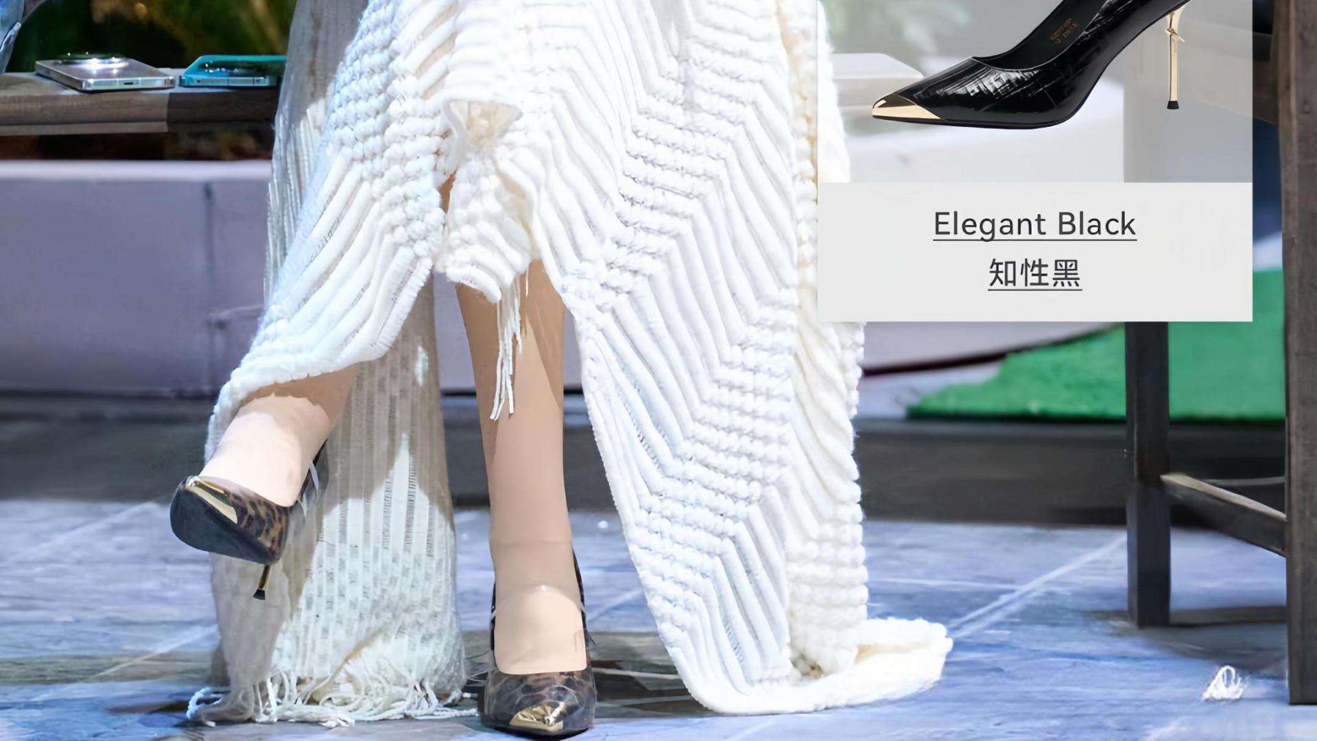 杨蓉的脚也太小了，豹纹高跟鞋只能用胶布固定，令粉丝心疼