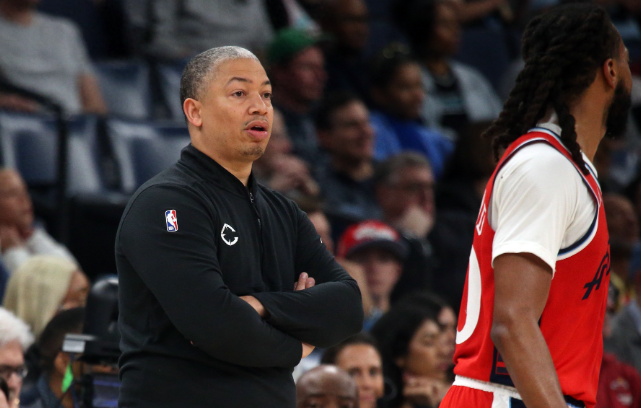 输给开拓者暴露出来的问题

1、对方有进攻能力强的后卫，必须要邓恩盯防。今天首发