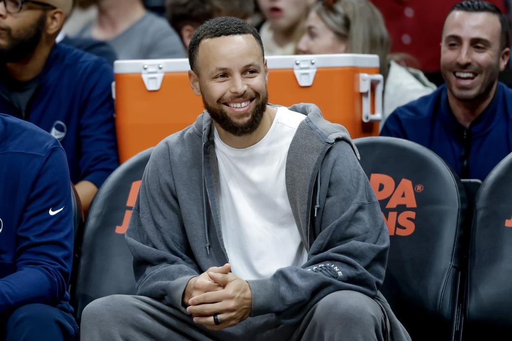 4月6日，早上10点，勇士将坐镇主场迎战火箭。
本场比赛，火箭控卫（范弗里特和中