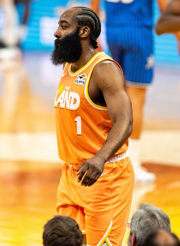 哈登在对战魔术的比赛中后面突破选择真有问题

都被变成不进被对面打反击得分，还不