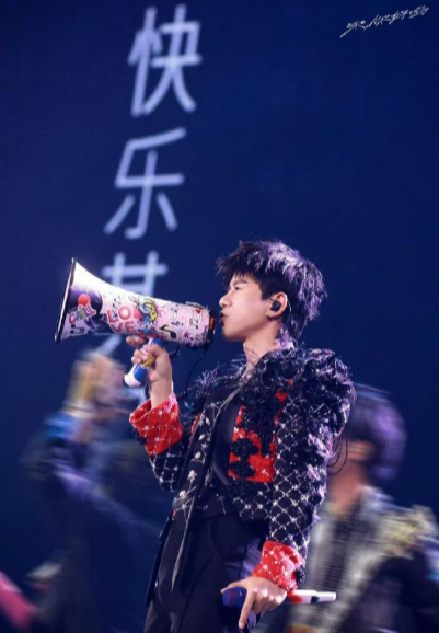 谁懂啊，和张杰擦肩而过的瞬间，感觉整个世界都慢下来了 ​​​