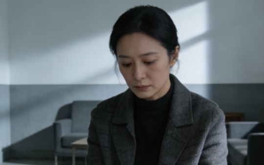 独居老人3年被便利店店员骗走78万：没有孩子的晚年，连依靠都成了精心设计的陷阱…