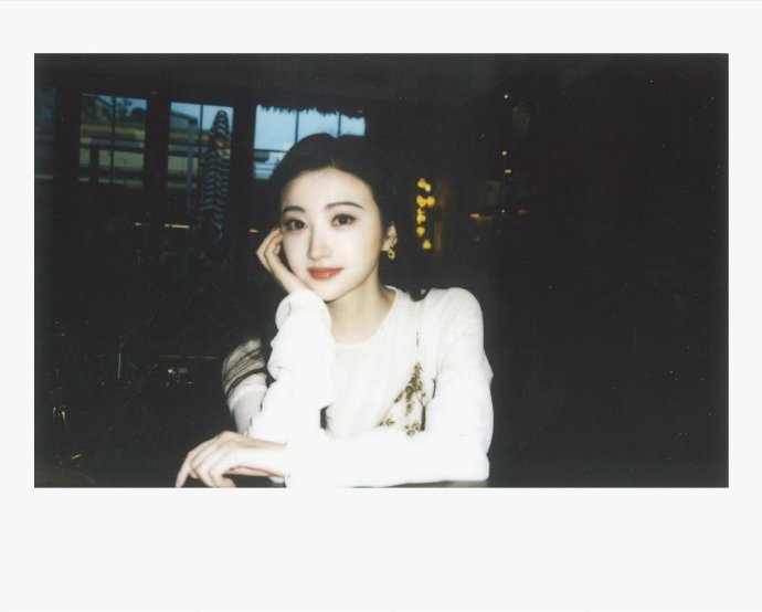 景甜可以多拍一点这样的呢，真的是让我觉得真的是大美女这组照片真的很显高级感呀，有