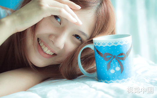 亲子鉴定那天，我笑着把前妻和情人生的超雄儿子送走了：那个养了十八年的钢琴家，其实是我仇人的种