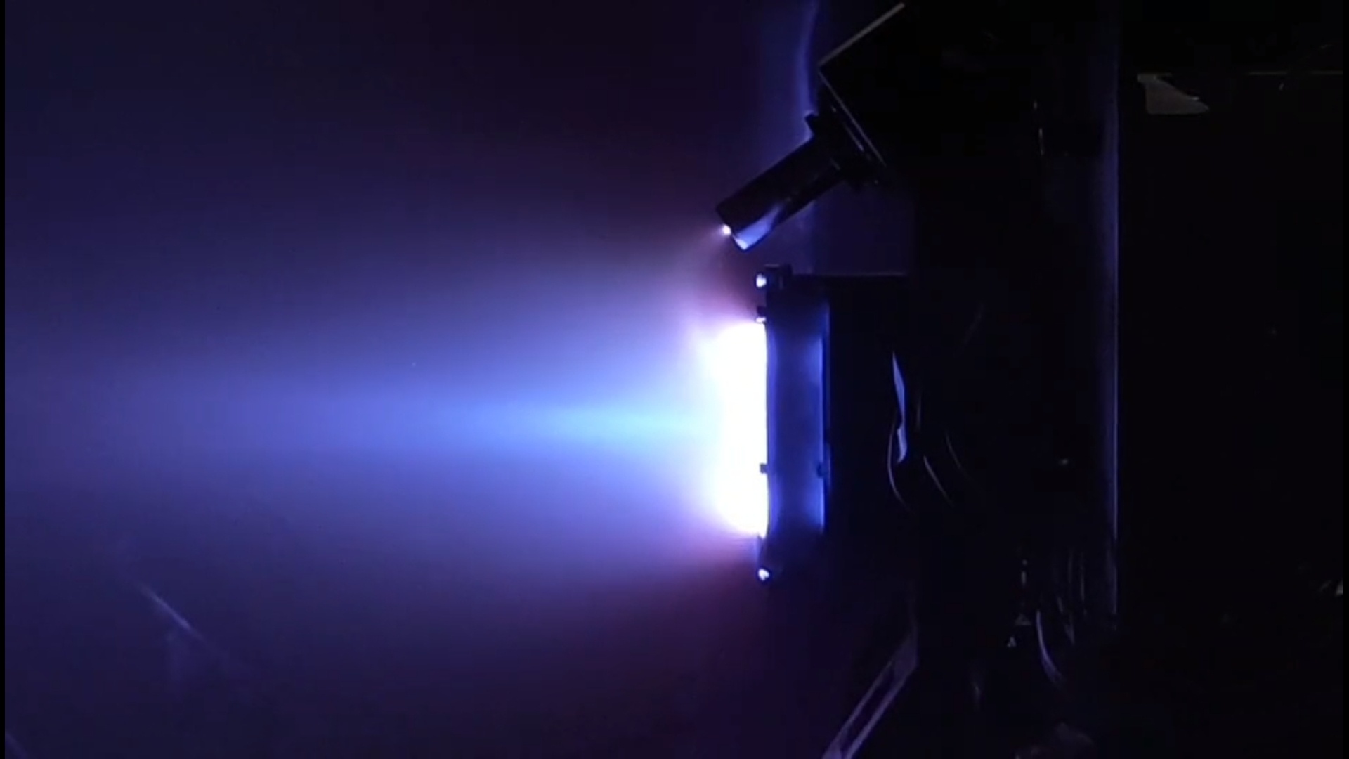 中国霍尔电推进器：推力0.32牛推动100吨空间站，钱学森早已预见