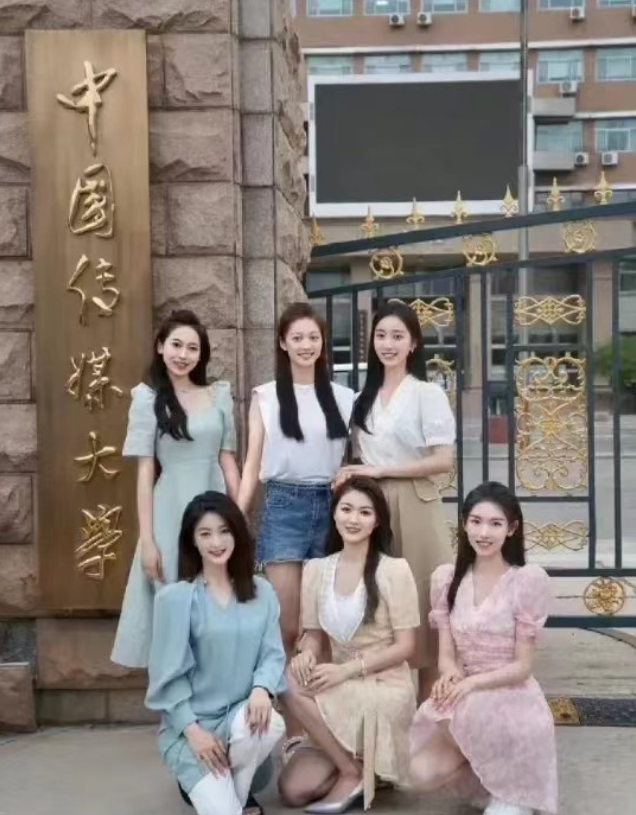 冯琳在她们的宿舍竟然不是最出众的，这是什么神仙颜值？自古传媒出美女，传媒大学的美