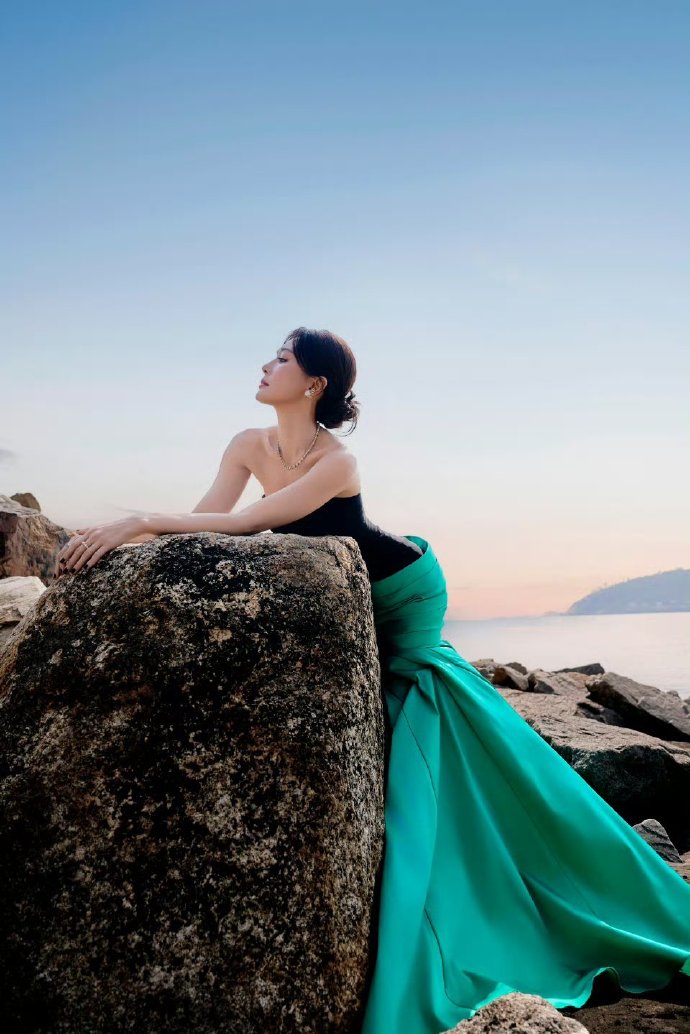 美神来的吧，好漂亮的小猫