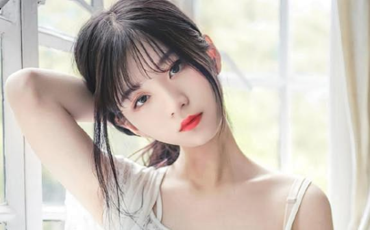 我给女儿办葬礼，妻子却以为是生日宴盛装出席，看到墓碑，她当场疯了