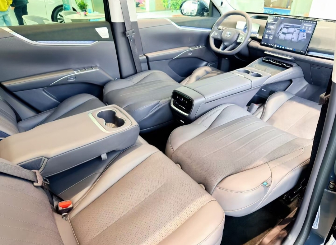 别克至境E7实车亮相  综合续航1630公里 ，带激光雷达+五恒座舱、四座加热