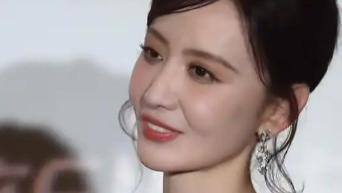 45岁张萌没了滤镜和美颜，皮肤也有瑕疵，脸和平常人也一样啊！