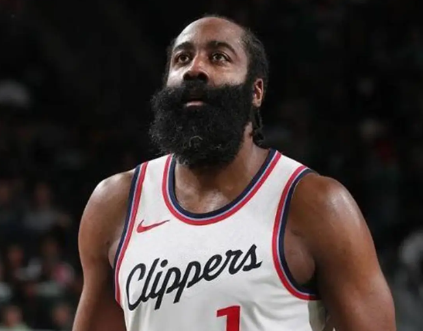 2015年哈登是球员投票mvp，没拿到mvp可惜不？
官方MVP（媒体投票）：库