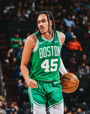 今日，凯尔特人官方更新社媒：“我们已与达拉诺-班顿签订了一份标准的NBA合同。”