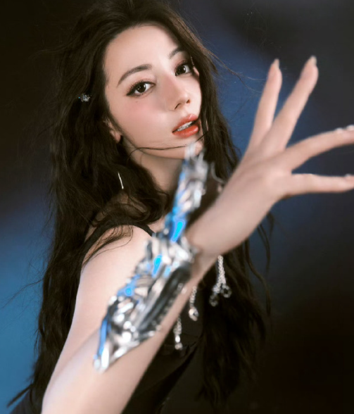 我始终相信世界有光，因为我的那束光是你