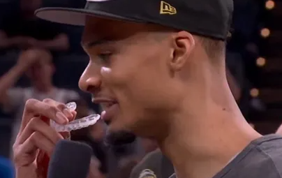 NBA西部决赛抢七大战，马刺客场击败雷霆，系列赛大比分4-3淘汰雷霆。
马刺将在