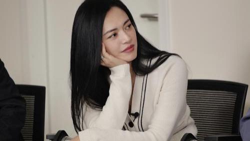 三问姚晨离婚霸榜：当“官宣”沦为流量遮羞布，我们痛斥的何止一个明星？