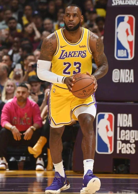 詹姆斯打了这么多年的季后赛，没有缺席过一场，不仅仅是因为他的身体好，更多的是他常