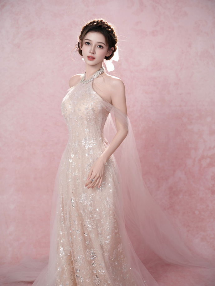 张予曦的粉粉妆造，她给人的感觉还是很不错的！