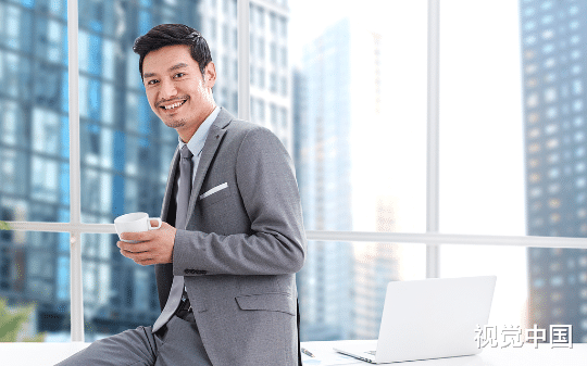 为什么创业公司多数都会倒闭？因为老板们也不知道要干什么，我的老板给了五万预算，让我干翻携程和美团