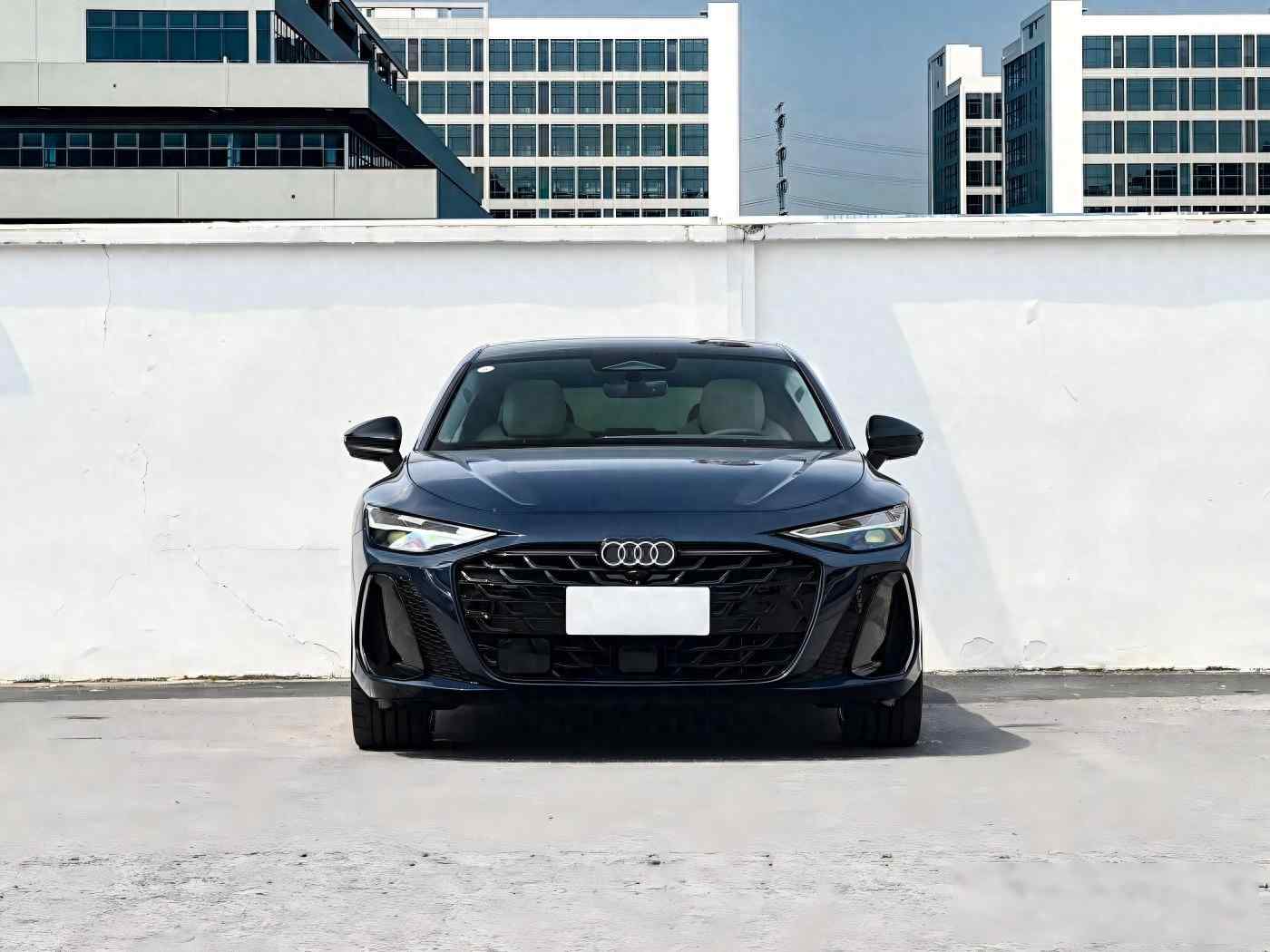 全新奥迪A6L降价突围？商务车也玩运动风？年轻人会买账吗？