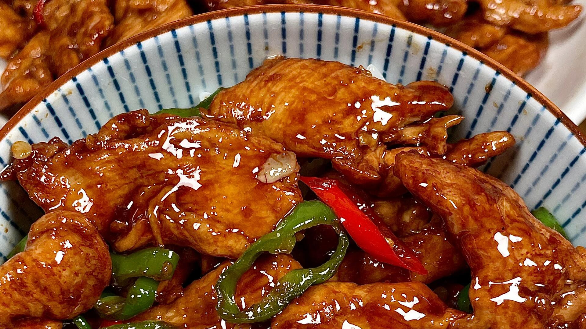 在亲戚家吃过一回，这道小炒鸡胸肉让我一口气干了三碗饭