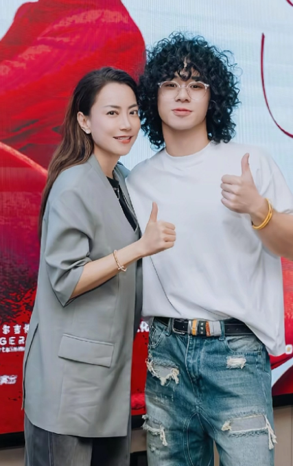 恭喜曾比特，恭喜正式成为英皇艺人