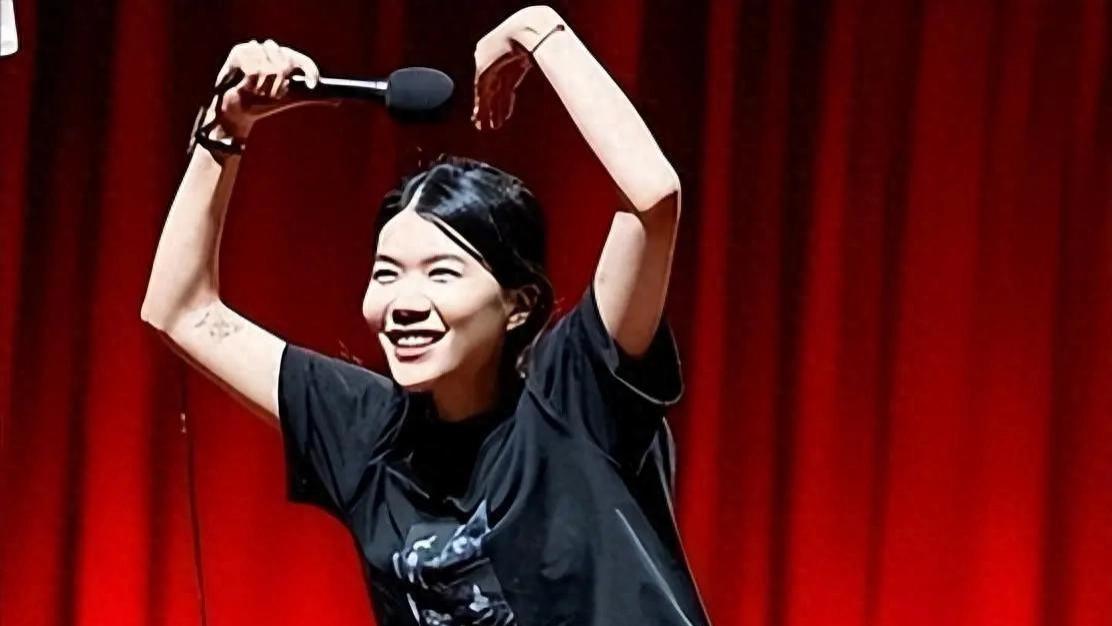 40岁阿姐问我怎么看杨笠：我说有机会想成为杨笠，但不会模仿她