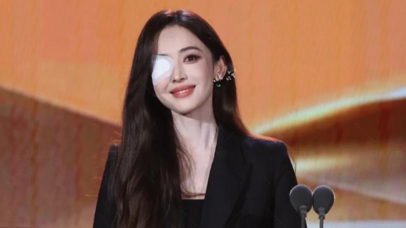独眼纱布难掩绝代风华，娜扎诠释“神的女儿”极致神性